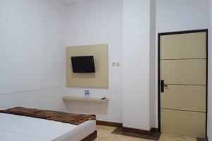 Gorland Hostel near GOR Satria Purwokerto Mitra RedDoorz