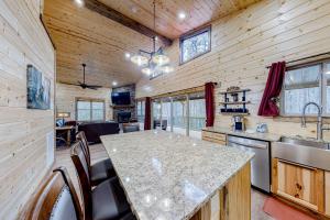 Cozy Bear Cabin #1