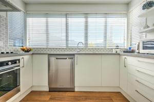 *** LAKE VILLA 467 ***