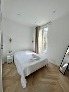 LOrangerie Secret Garden Apartment in Old Antibes Beach 4min