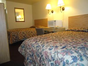 Queen Room with Double Bed room in Economy Inn
