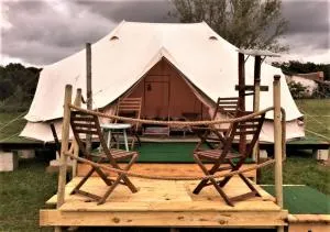 French Fields Luxury Glamping Twin Emperor Tent - Beaulieu-sur-Sonnette