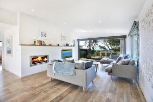 Oceanside I Pet Friendly Absolute Beachfront