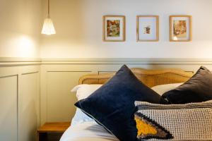 The Queens Chew Magna