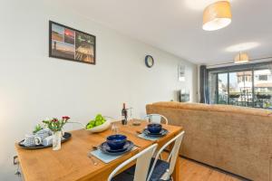 Host & Stay - Farrier William