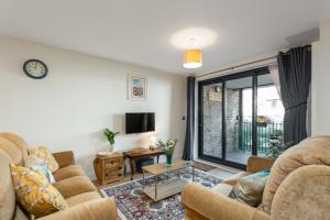 Host & Stay - Farrier William