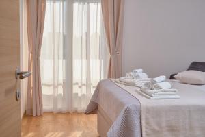 M Entire floor in a spacious house with pool