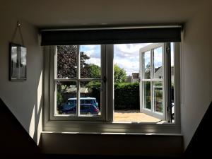 STABLES Stylish comfortable peaceful cottage with parking and outdoor space