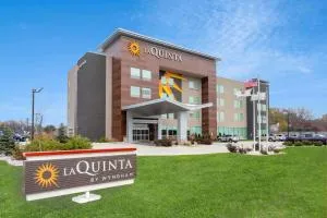 La Quinta Inn & Suites by Wyndham Shorewood - 乔利埃特