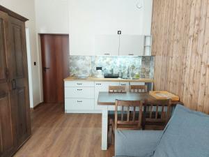 4 STRONY ŚWIATA Pokoje i Apartamenty