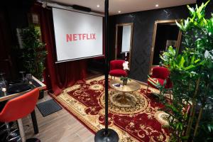 Appart'hotels Capsule Secret - Jacuzzi - Netflix & Home cinema - Jeux de couple - Barre de pole dance : photos des chambres