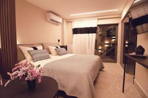 Cityzoe Athens Suites