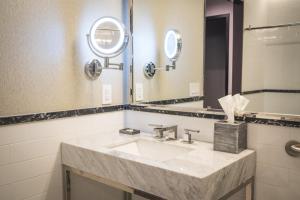 Double Room - Disability Access room in 42 Hotel Williamsburg