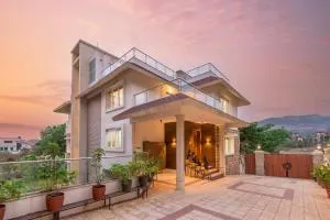 SaffronStays Juniper, Lonavala - Pet-friendly villa with pool, lawn, gym & games - خوبولي