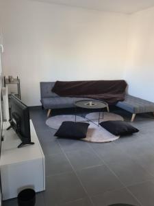 Appartements JOLIE F1 NEUF ET FONCTIONNEL : photos des chambres