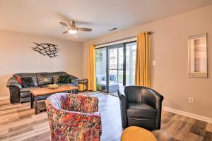 Myrtle Beach Condo about 2 Mi to Surfside Beach!