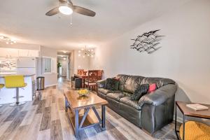 Myrtle Beach Condo about 2 Mi to Surfside Beach!