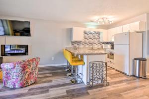 Myrtle Beach Condo about 2 Mi to Surfside Beach!