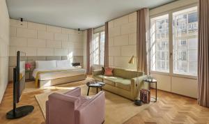 Grand Junior Suite room in Hotel Cafe Royal