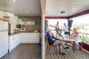 Campings Domaine Chalets Larlapean : photos des chambres