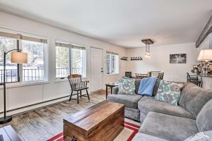 Cozy East Vail Condo about 6 Mi to Vail Village!