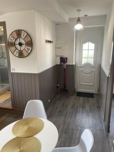 Appartements Joli T1 3* renove mars 2022 proche lac et ville : photos des chambres