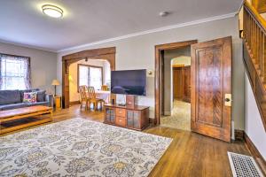 White House of Red Wing with Wii Video Game!