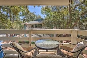 Walk to Folly Field Beach Island Escape with Pool