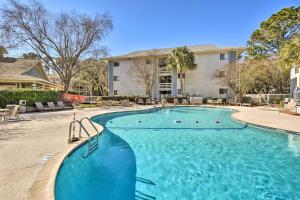 Walk to Folly Field Beach Island Escape with Pool