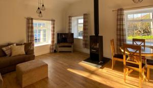 2-Bed Barn Hot Tub & Pet Friendly near Muirkirk