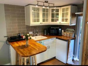 Eco lodge in tranquil setting close to Central London