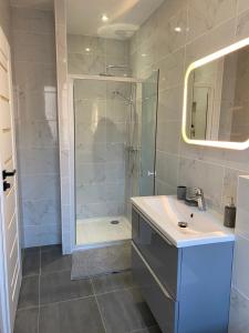 Les Rives Saint Symphorien, appartements meubles : Appartement avec Balcon
