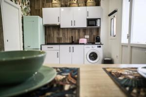 R&B Puerto Sherry Abohem