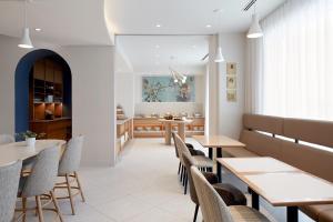 Holiday Inn & Suites Montreal Airport by IHG