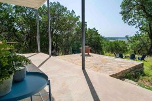 Serene Shores on Medina lake