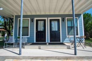 Serene Shores on Medina lake