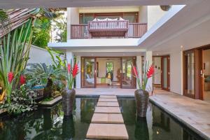 Villa Balinese Luxurious Elegance