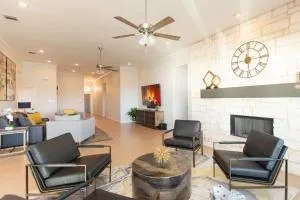 Casa KK at the Lake - Enchanted Oaks