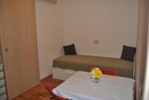 Deluxe One-Bedroom Apartment