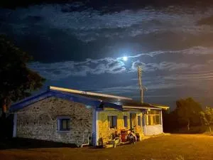 睡海邊-石頭屋 - Tung-ao