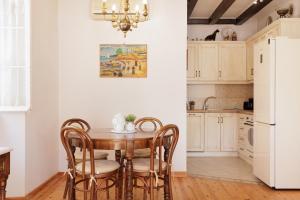 Philarmonic Orchestra Apartment by Konnect