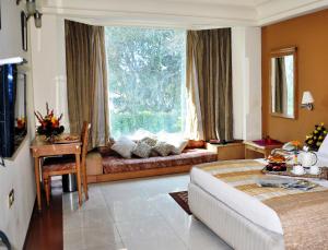 Dee Marks Airport Hotel & Resorts