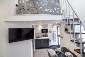 The Old Hotel - The Hole in the Wall