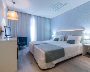 Superior Twin Room room in Costa de Prata Hotel