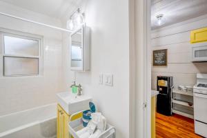 Historic Heights Artist Bungalow #1