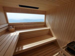 Studio 1111 with Sauna & Hot Tub