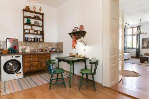 City Center Art Deco Apartment