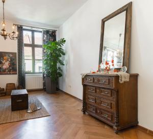 City Center Art Deco Apartment