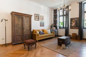 City Center Art Deco Apartment