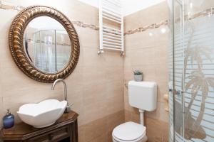 City Center Art Deco Apartment